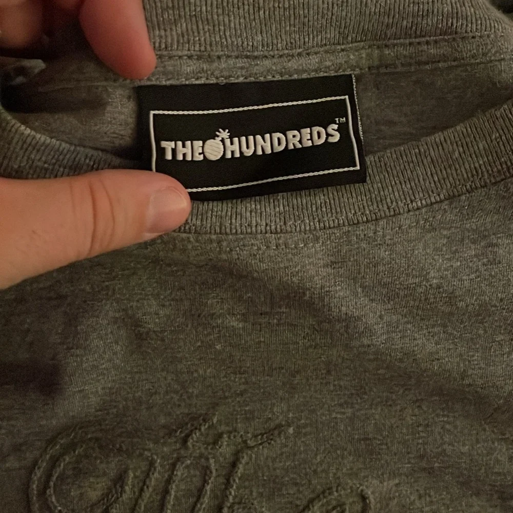The Hundreds t shirt sz XL‎